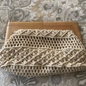 Adorable clutch - braided/crochet type pattern